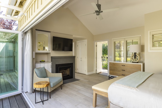 Garden Suite King Room Fireplace
