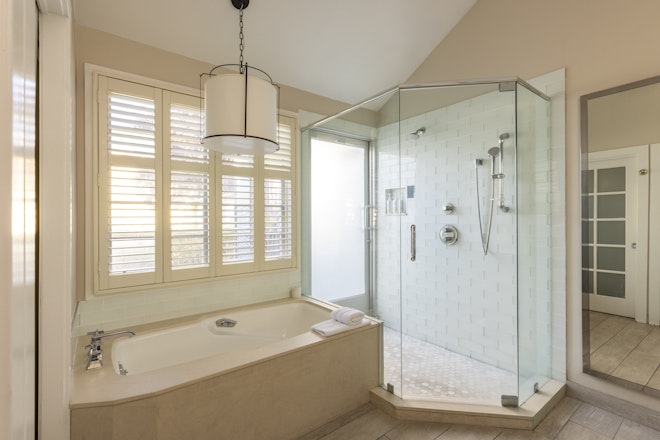 Soaking Tub and Shower