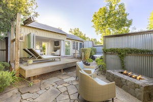 Harvest Cottage King - Backyard