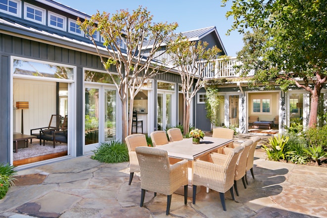 Courtyard Home - Outdoor Dining