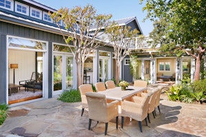 Courtyard Home - Outdoor Dining
