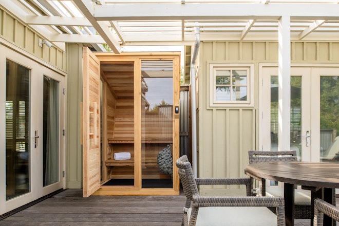Wellness Suite - Outdoor Sauna