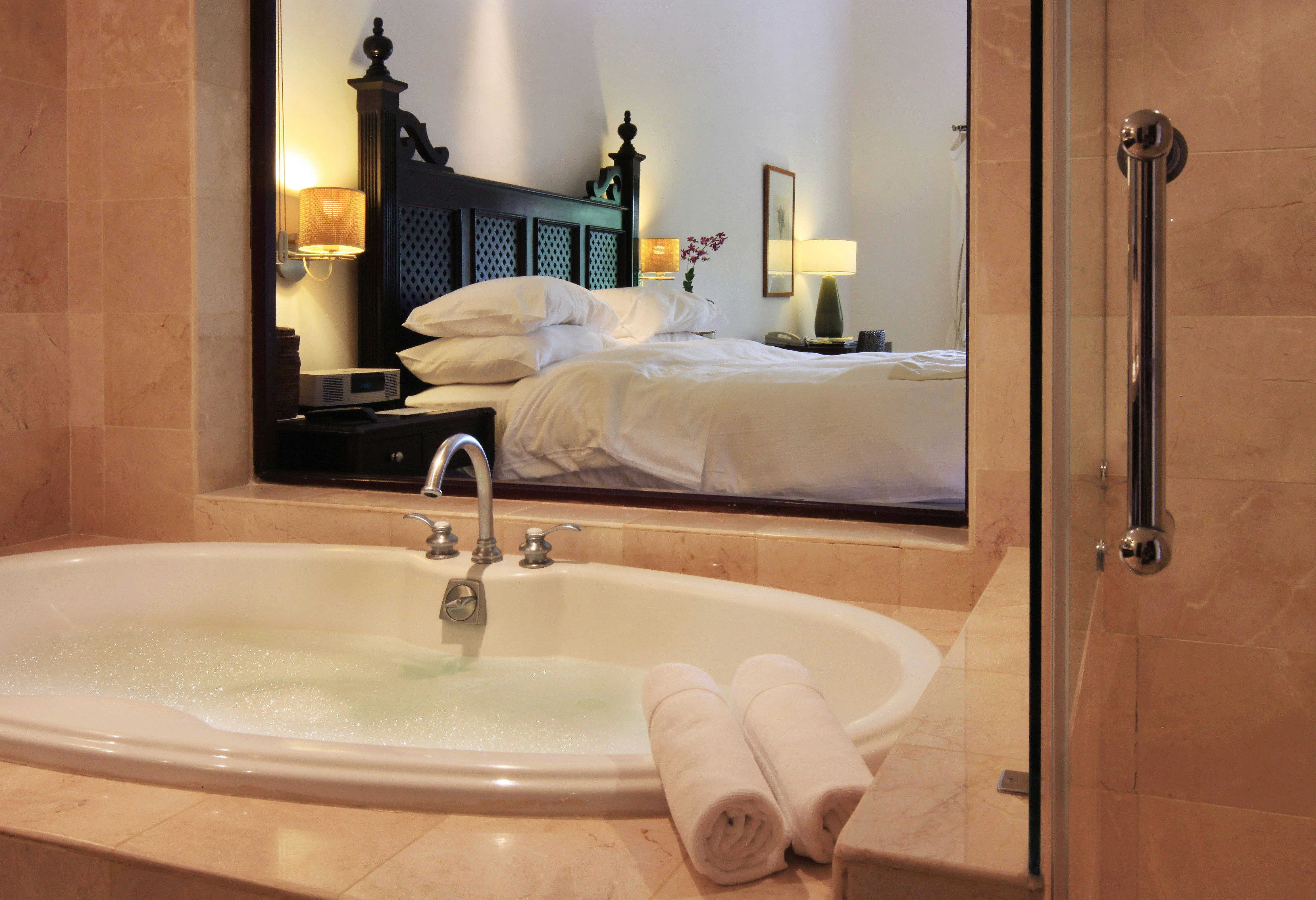 Junior Suite Tropical View King Size Bed