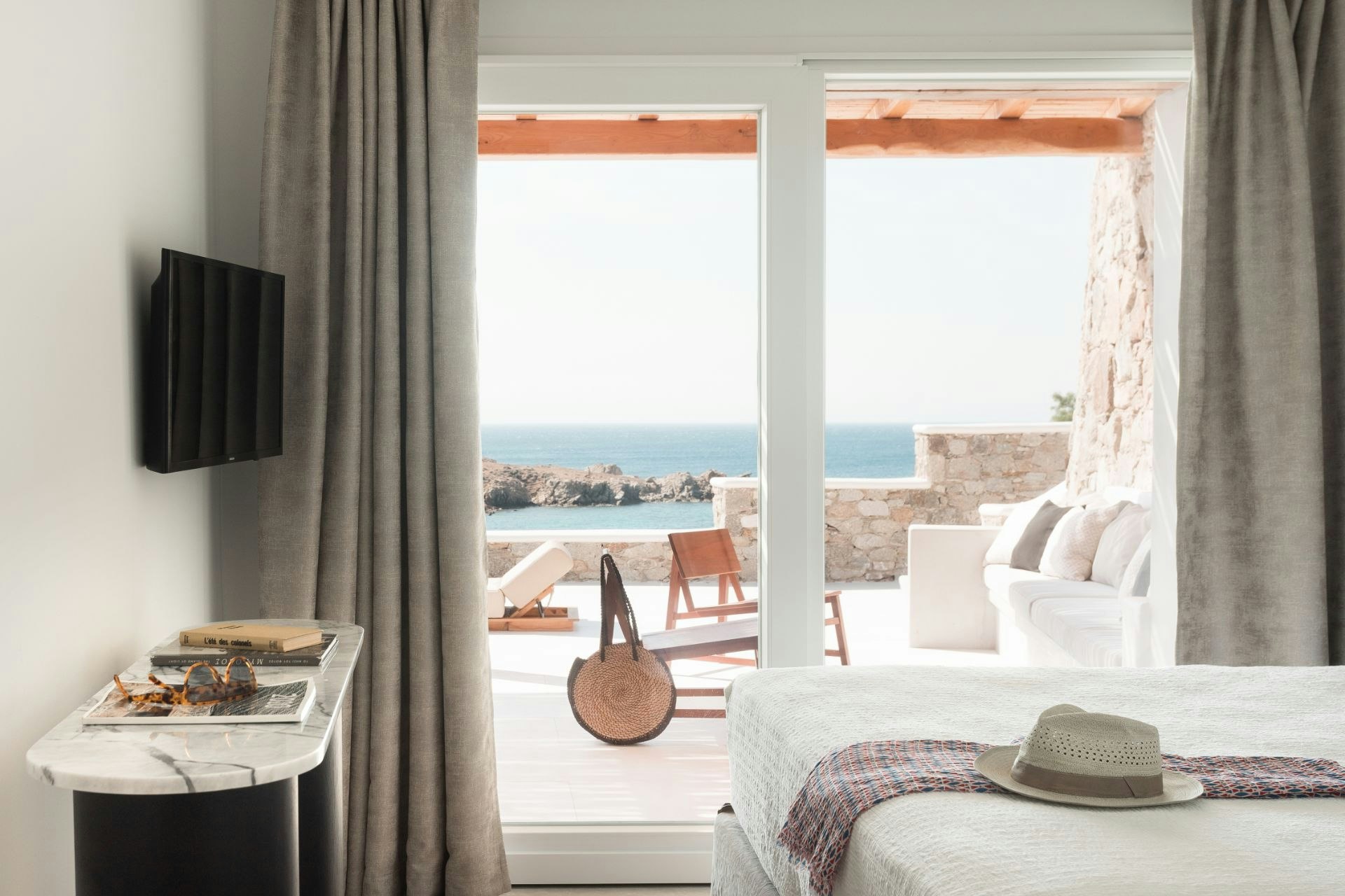 Su Casa Beachfront Infinity Pool Villa - Bedroom