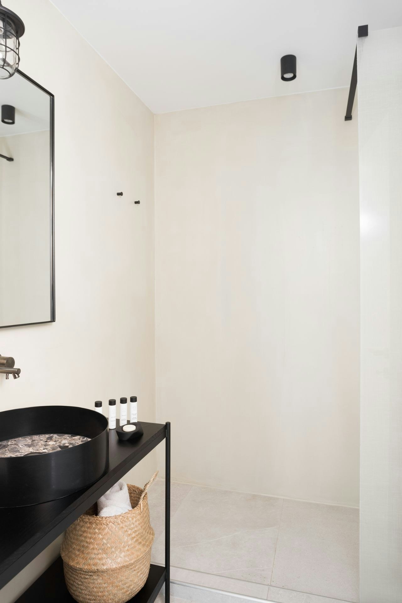 Su Casa Beachfront Infinity Pool Villa - Bathroom