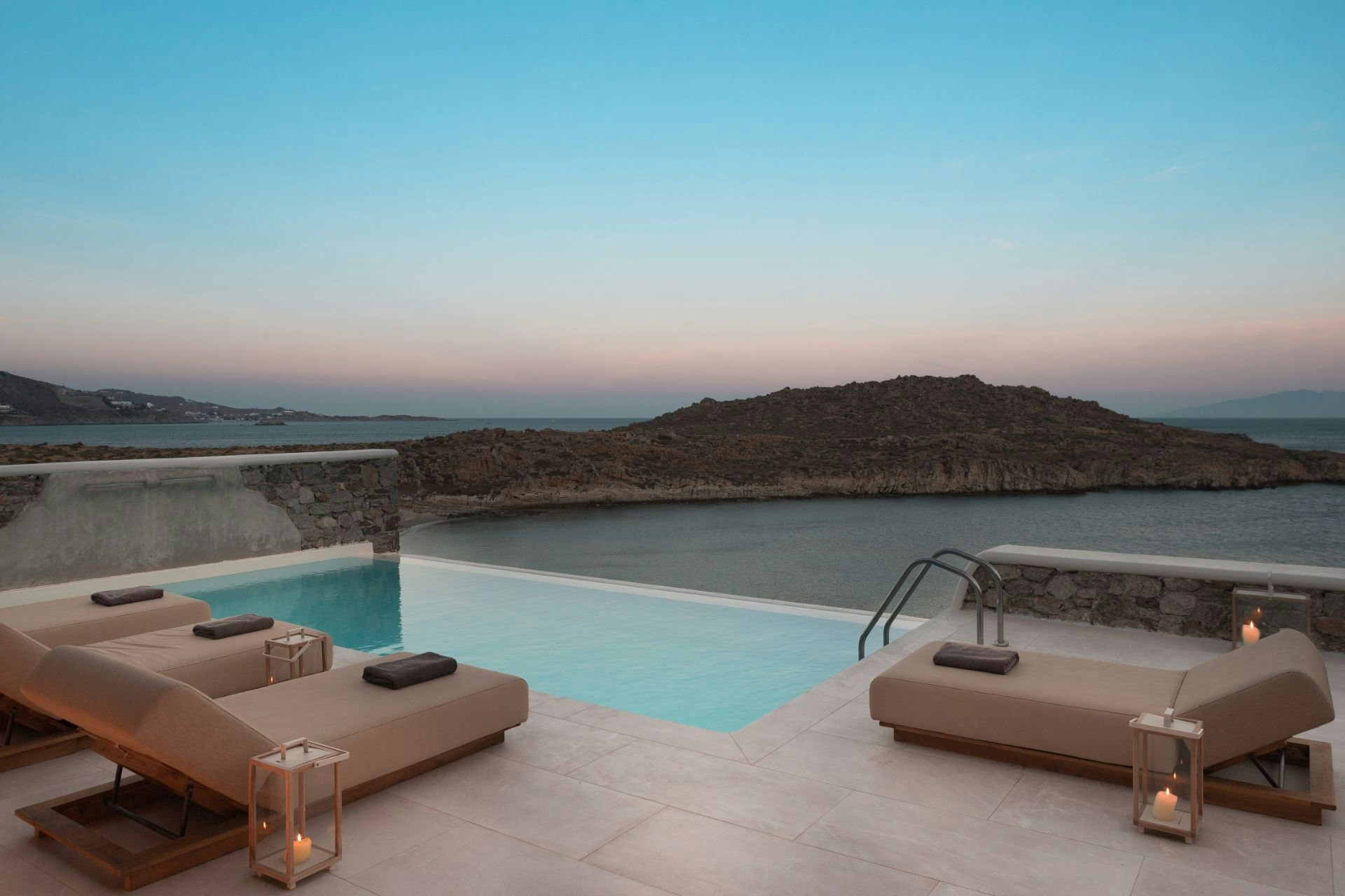 Su Casa Beachfront Infinity Pool Villa - Pool