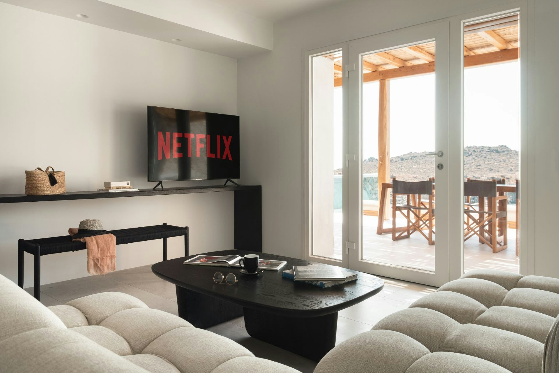 Su Casa Beachfront Infinity Pool Villa - Living Area