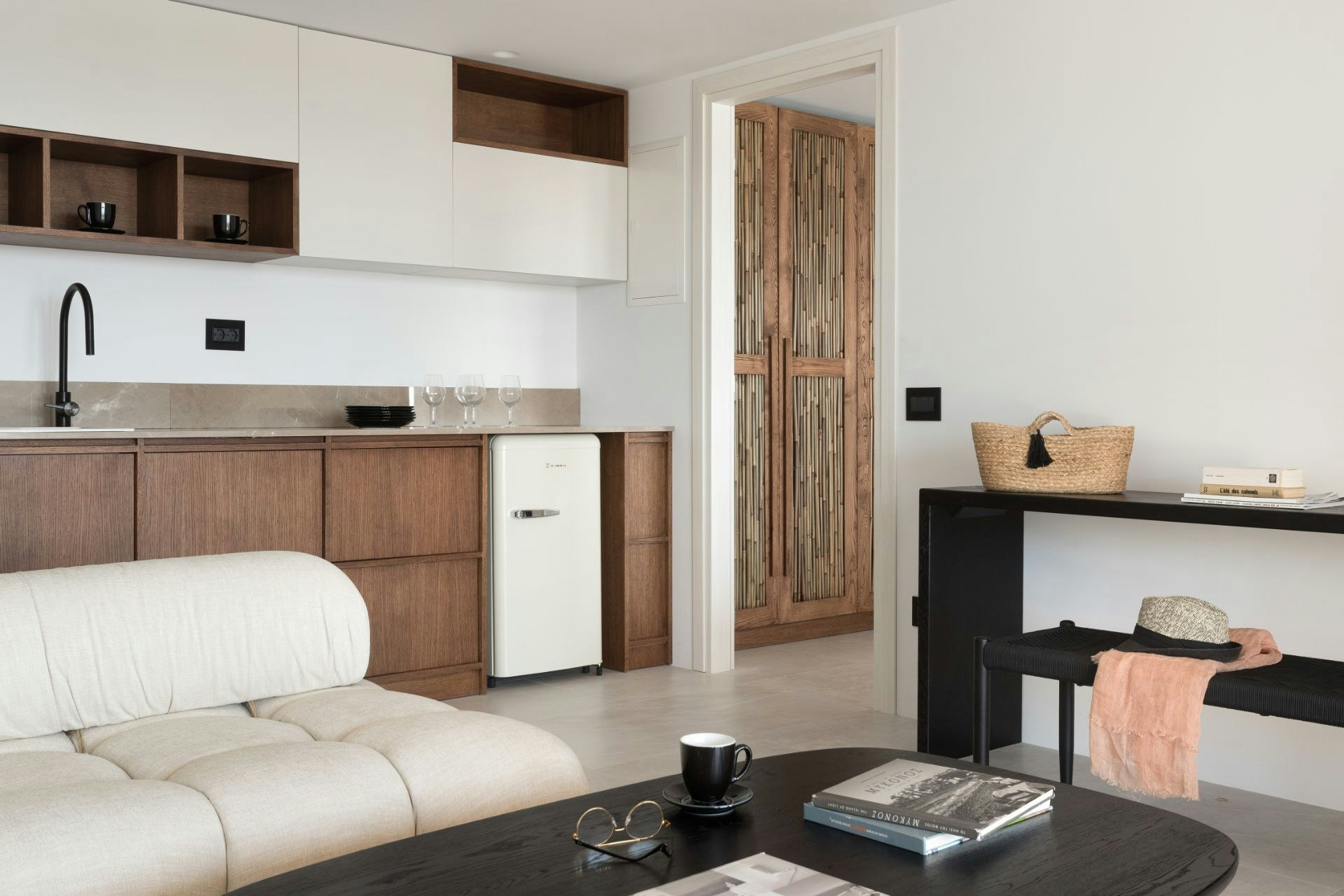 Su Casa Beachfront Infinity Pool Villa - Living Area