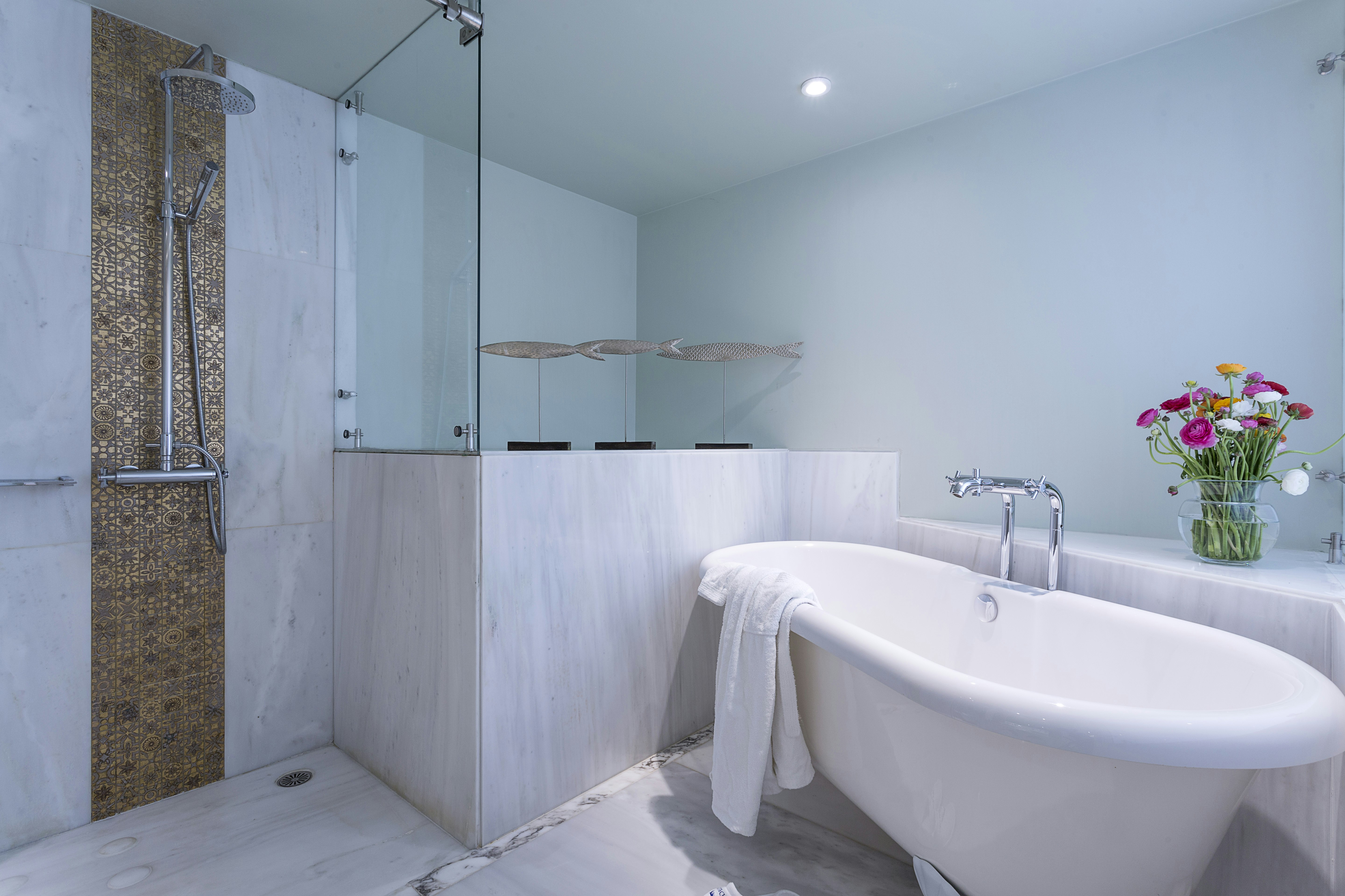 Executive Suite Bathroom