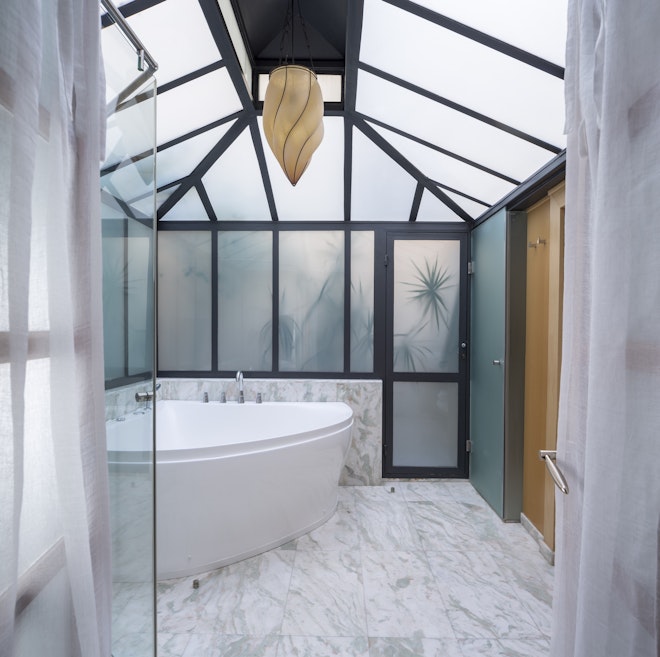 Romantic Suite Bathroom