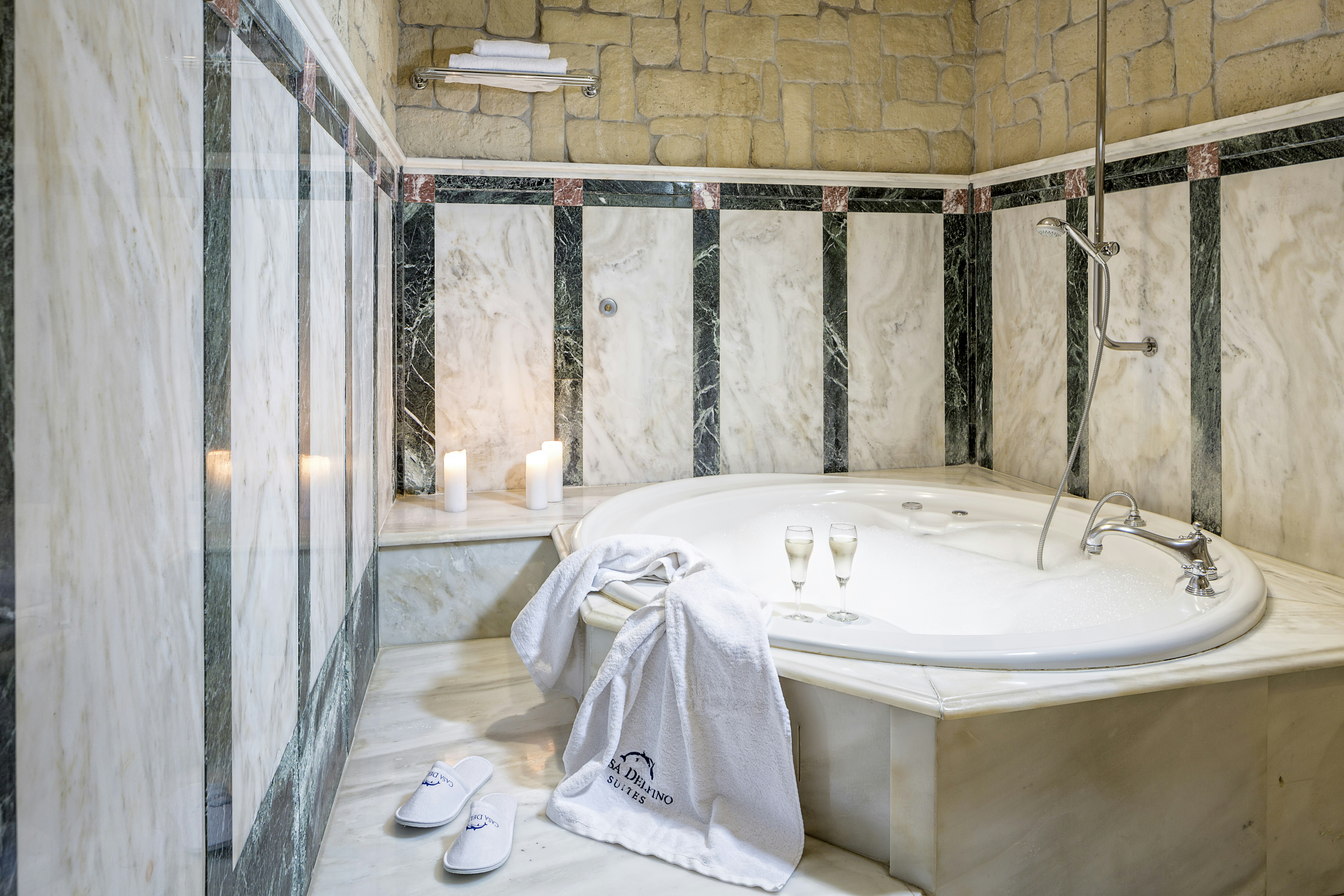 Honeymoon Suite Bathroom