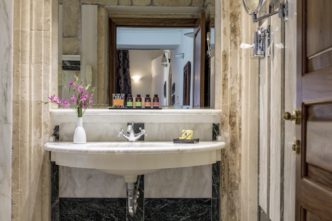 Honeymoon Suite