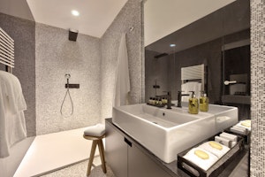 Suite 4