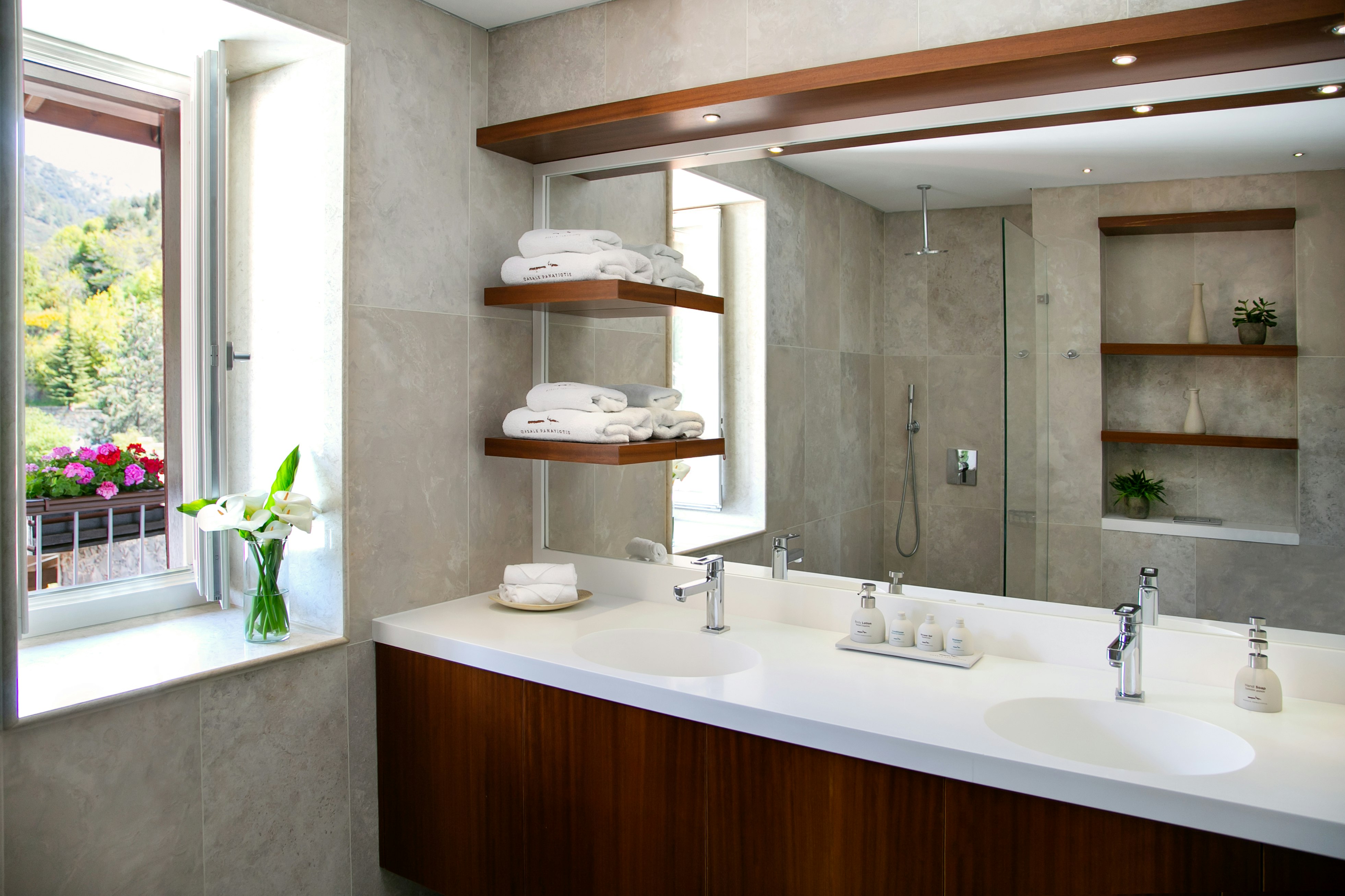 Superior Suite Bathroom - Maratho House