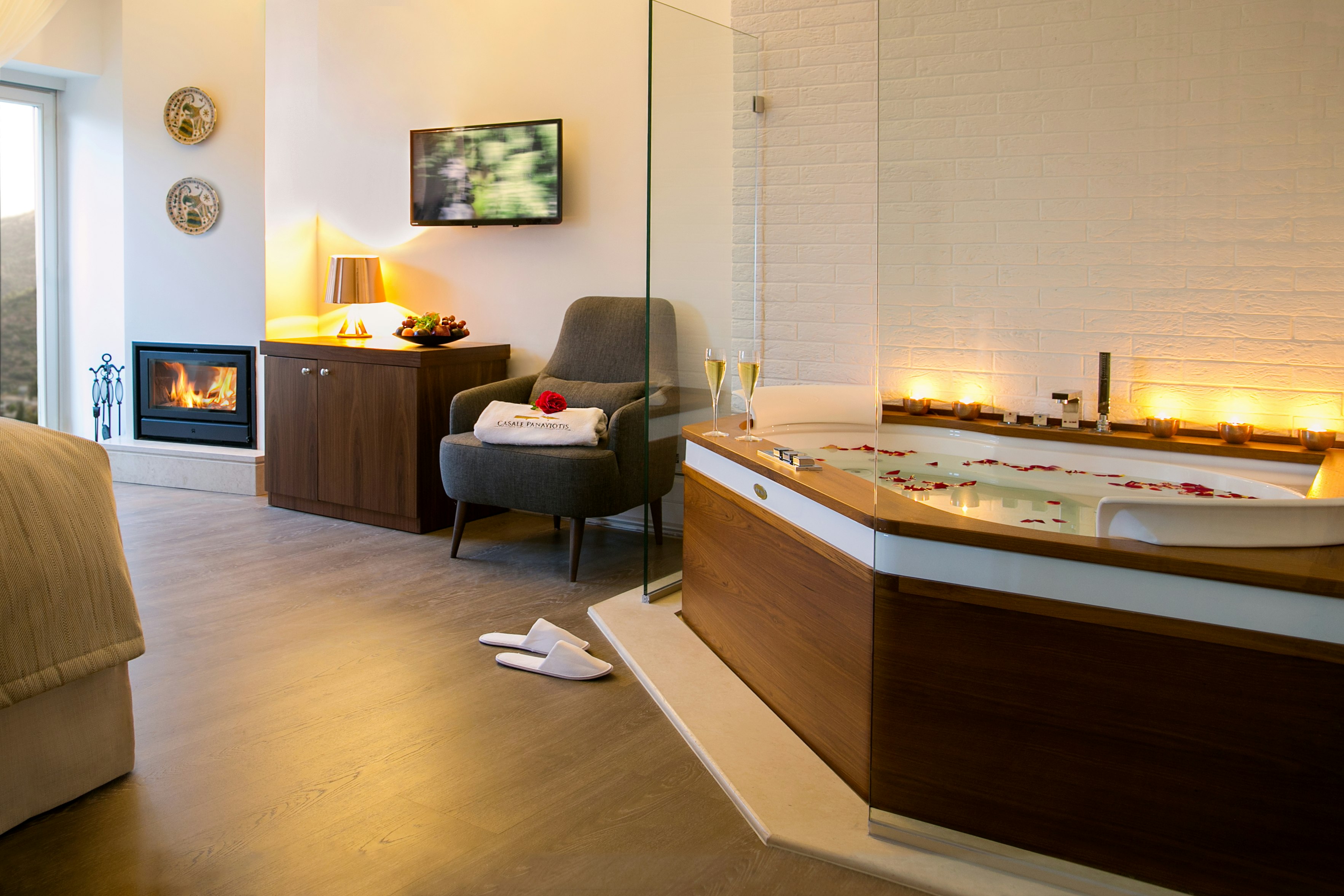 Superior Studio with Jacuzzi - Loutraki House