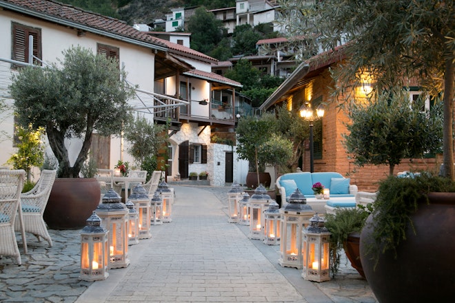 Byzantino Cafe Courtyard