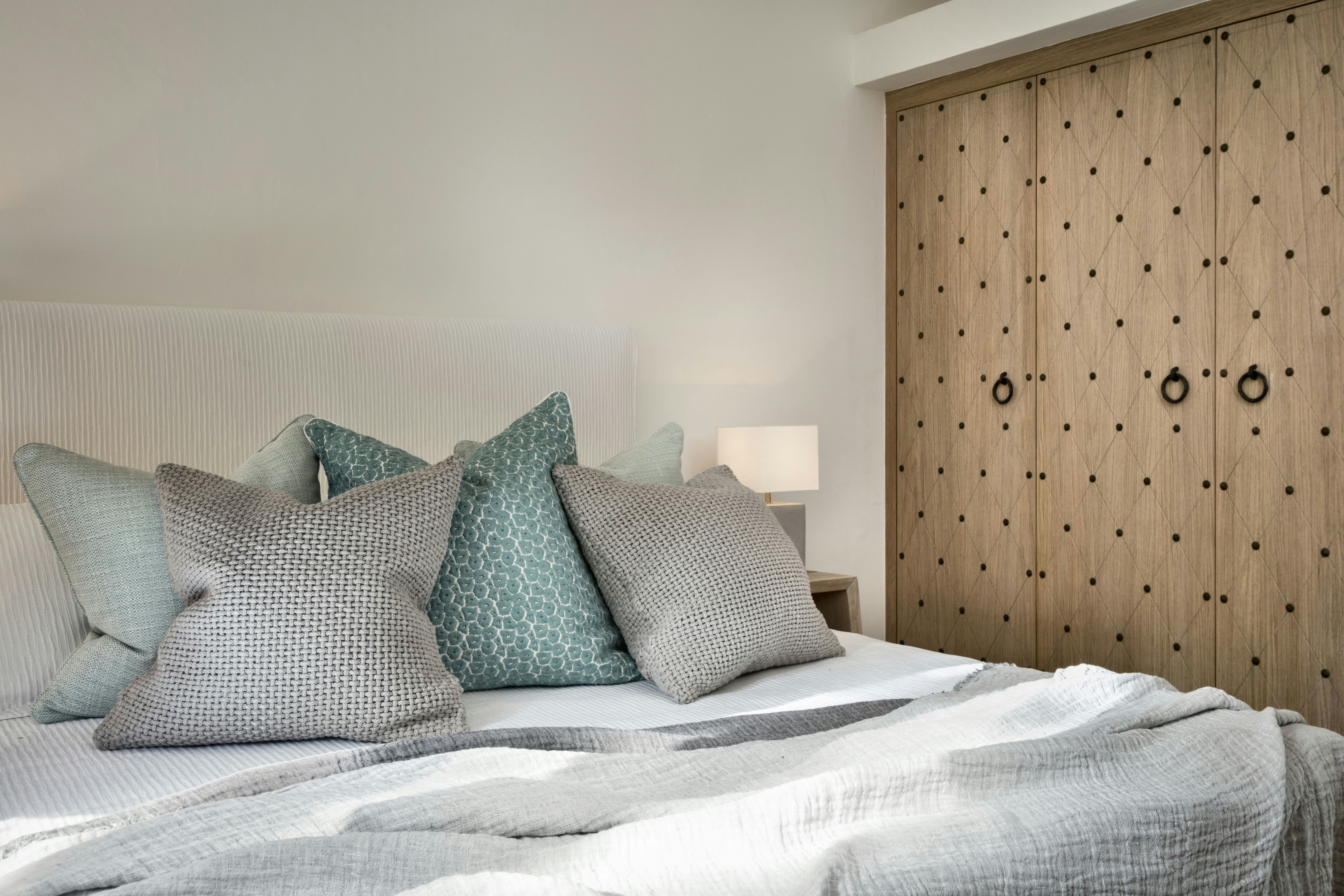 Deluxe Pool Suite - Bedroom