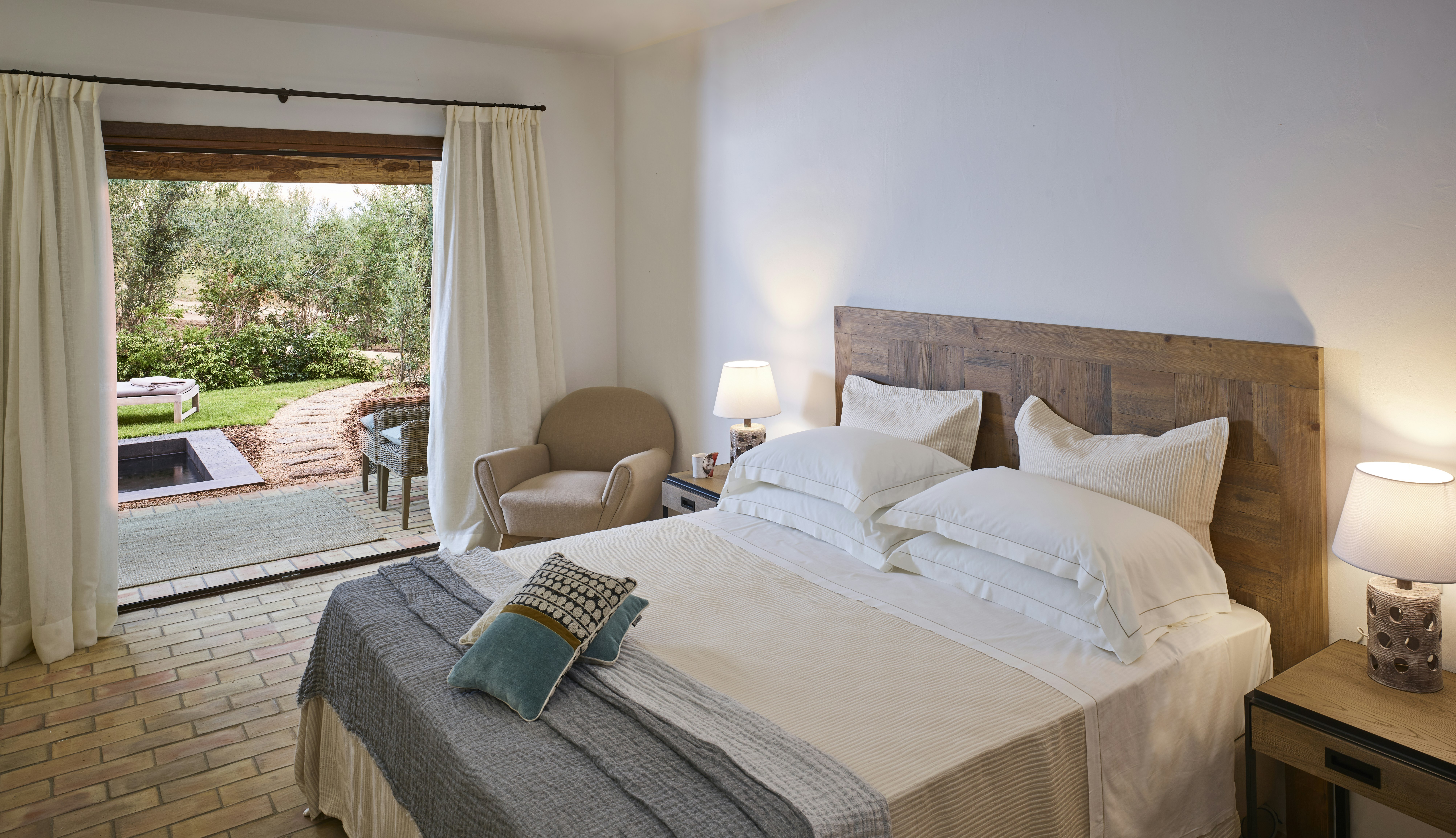 Prestige Pool Suite - Bedroom