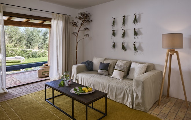 Prestige Pool Suite - Living Area