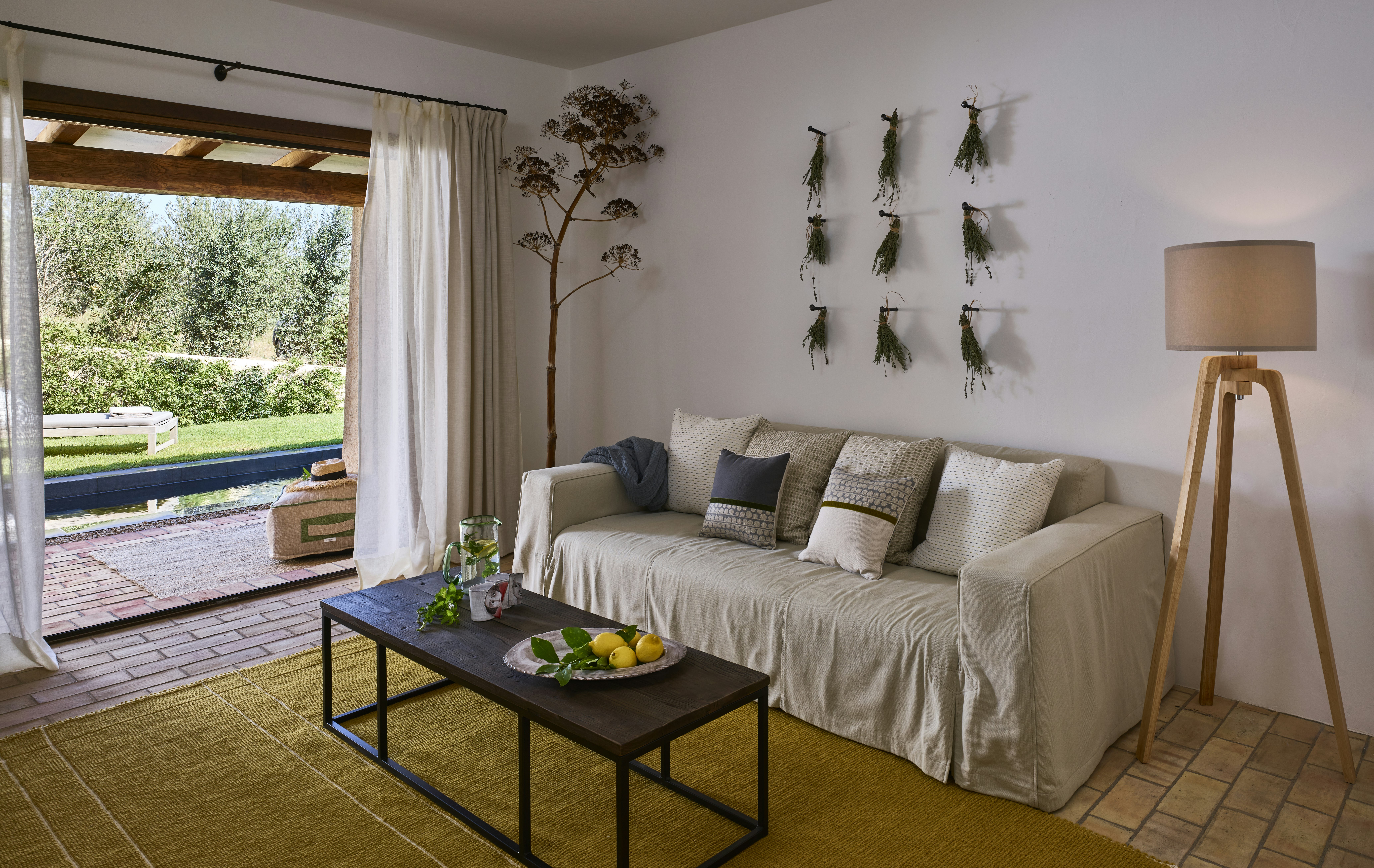 Prestige Pool Suite - Living Area