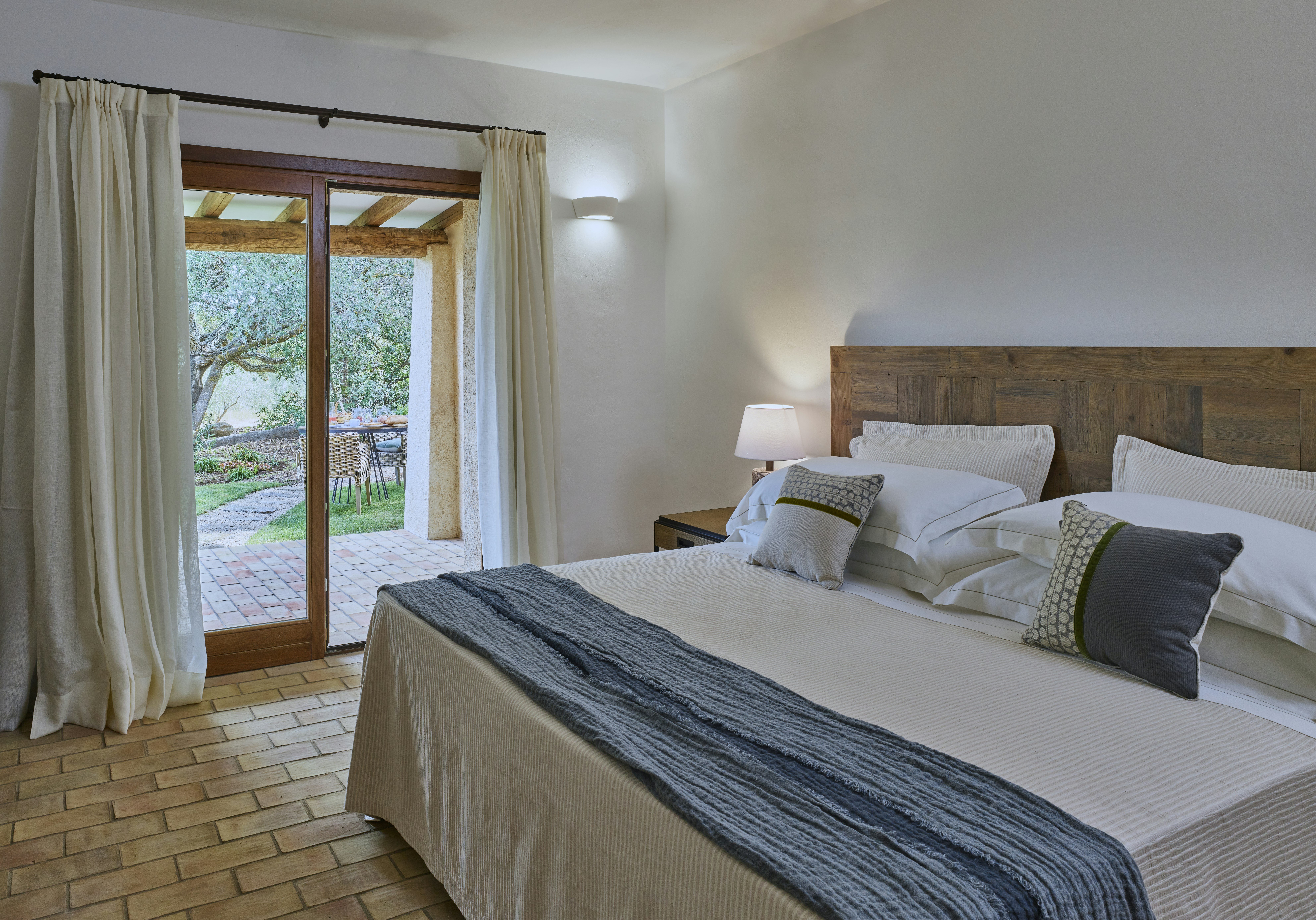 Prestige Pool Suite - Bedroom