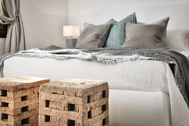 Deluxe Pool Suite - Bedroom