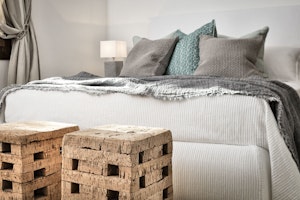 Deluxe Pool Suite - Bedroom