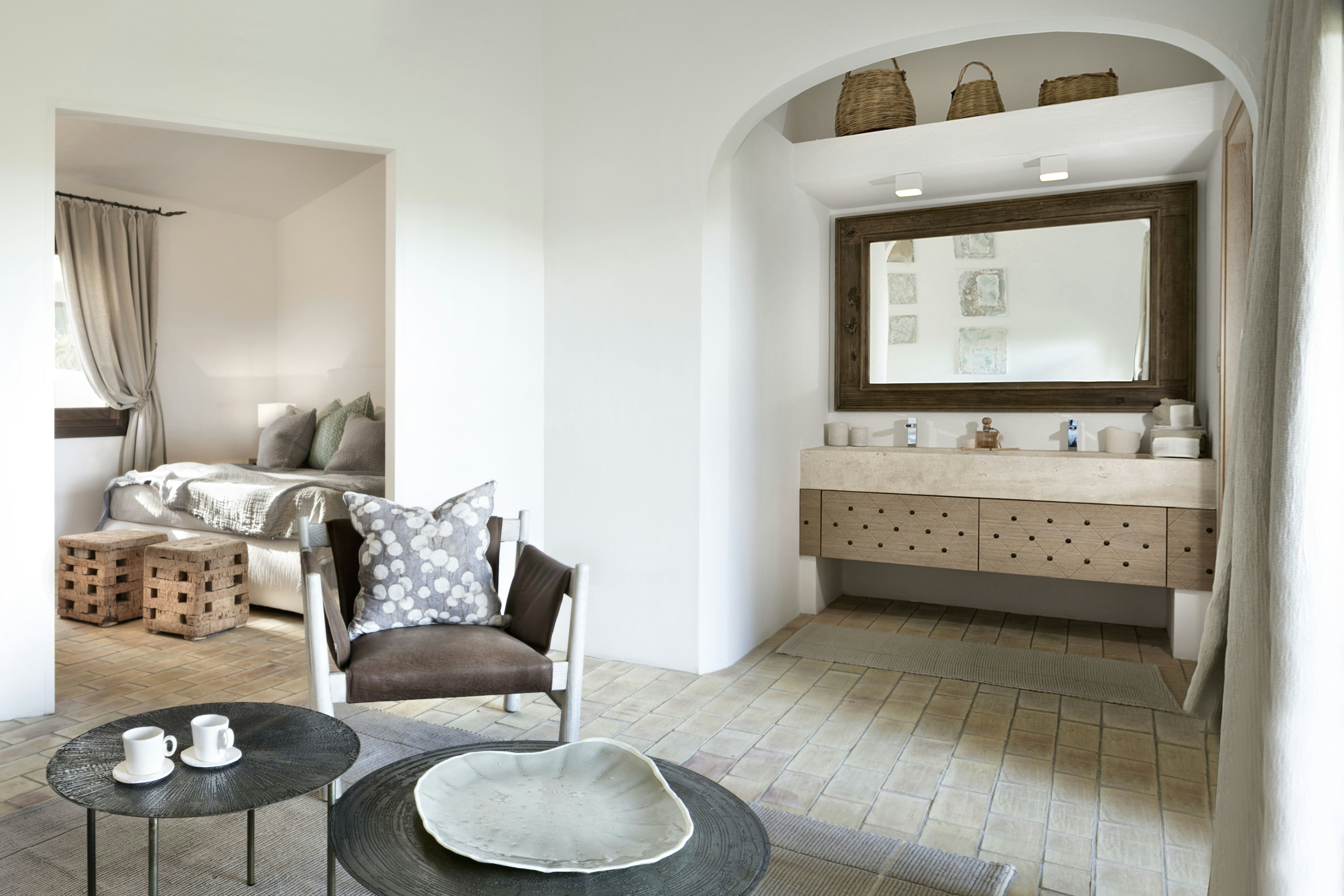 Deluxe Pool Suite - Room Details