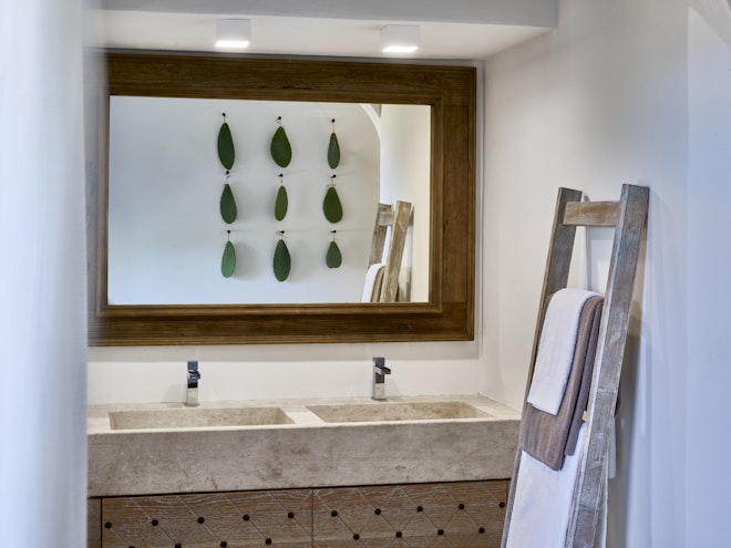 Deluxe Pool Suite - Bathroom