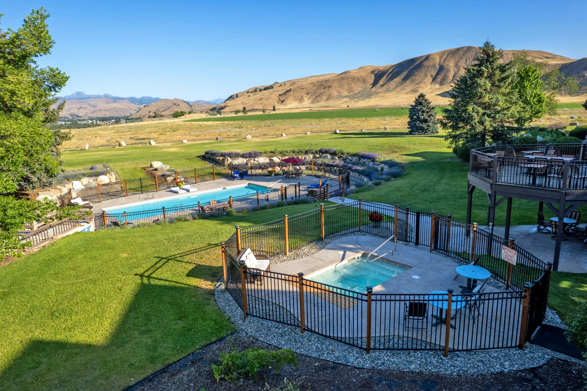 Outdoor Hot Tub and Swimming Pool