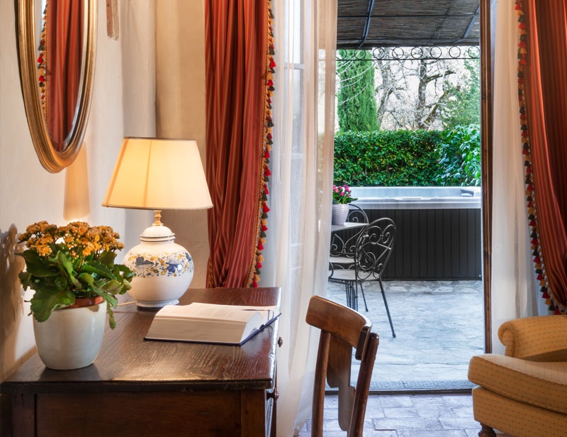 Jacuzzi Garden Suite