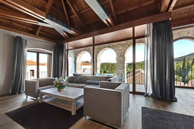 Viewpoint Suite - Living Area