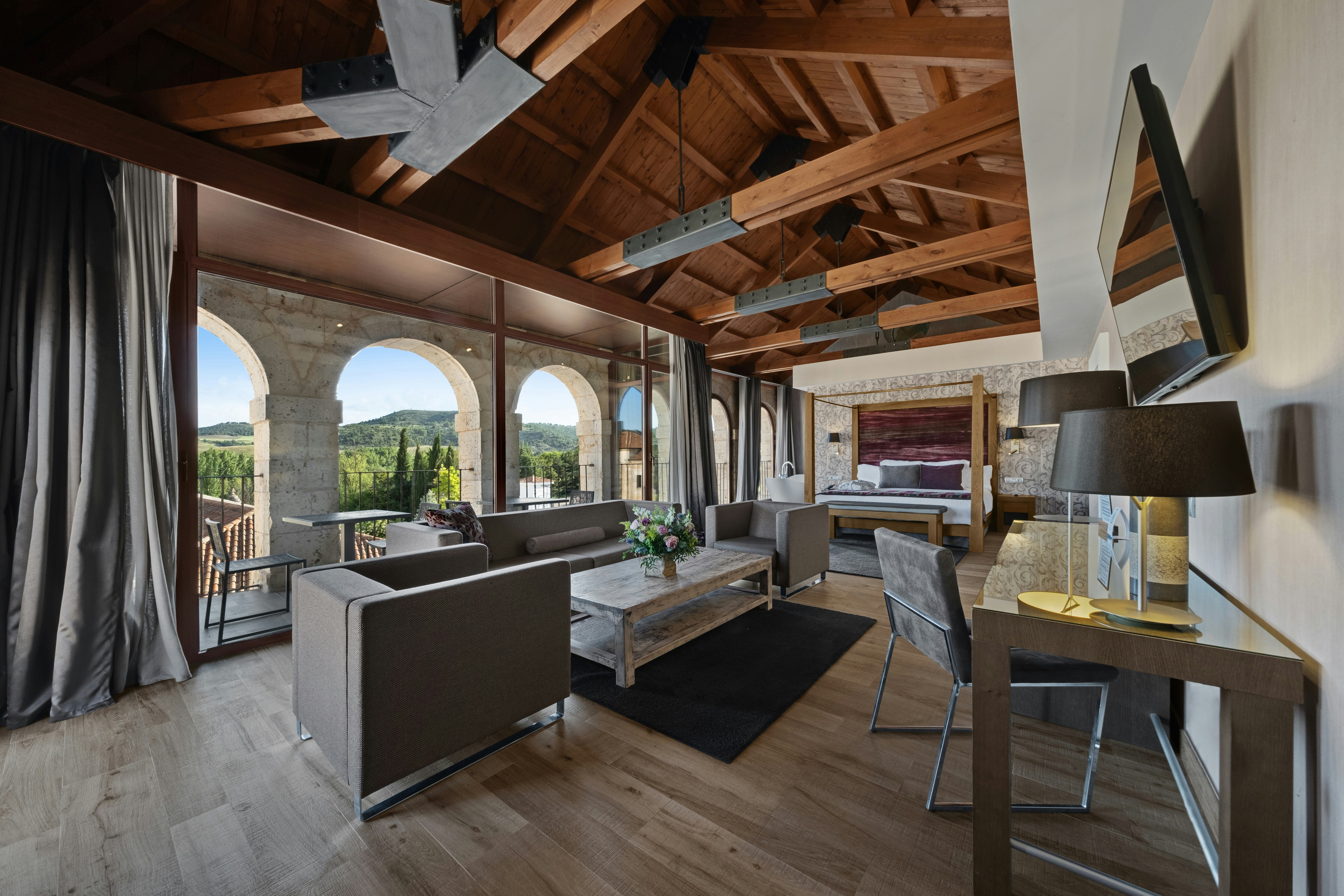 Viewpoint Suite - Bedroom & Living Area