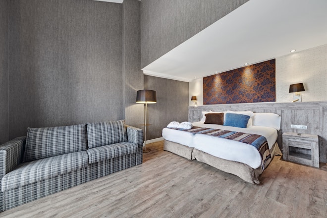 Deluxe Room - Bedroom