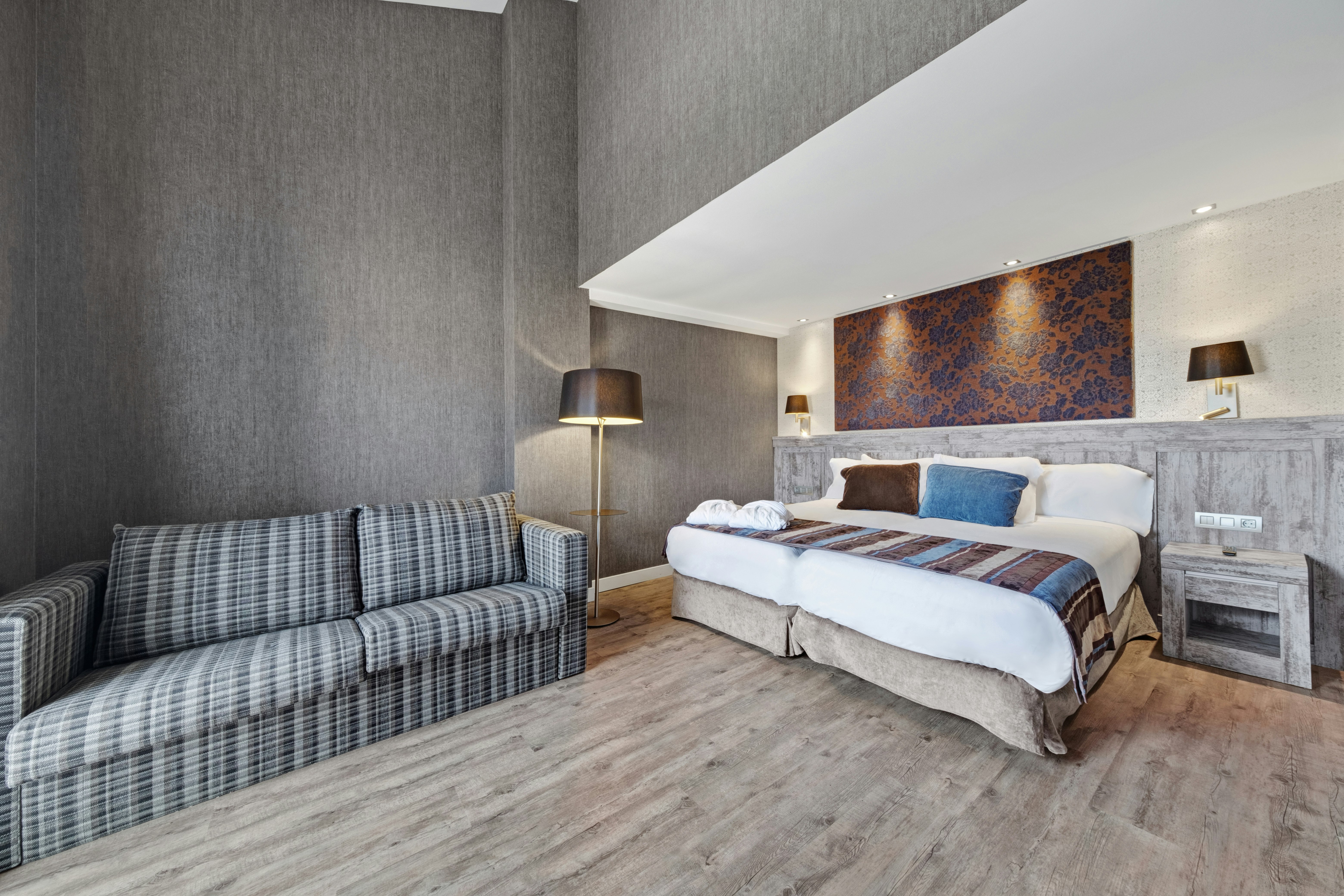 Deluxe Room - Bedroom