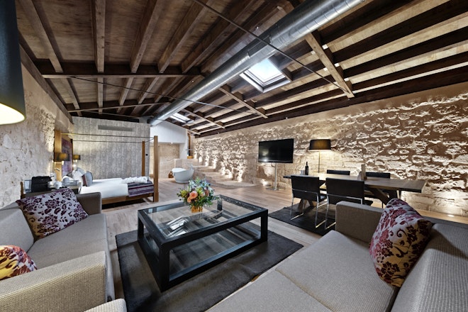 Treasure Suite - Living Area
