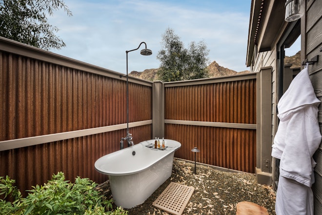 Sky View Cabin - Outdoor Bath Tub