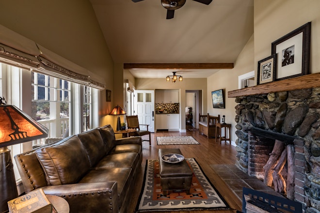 Historic Cottage - Living Area