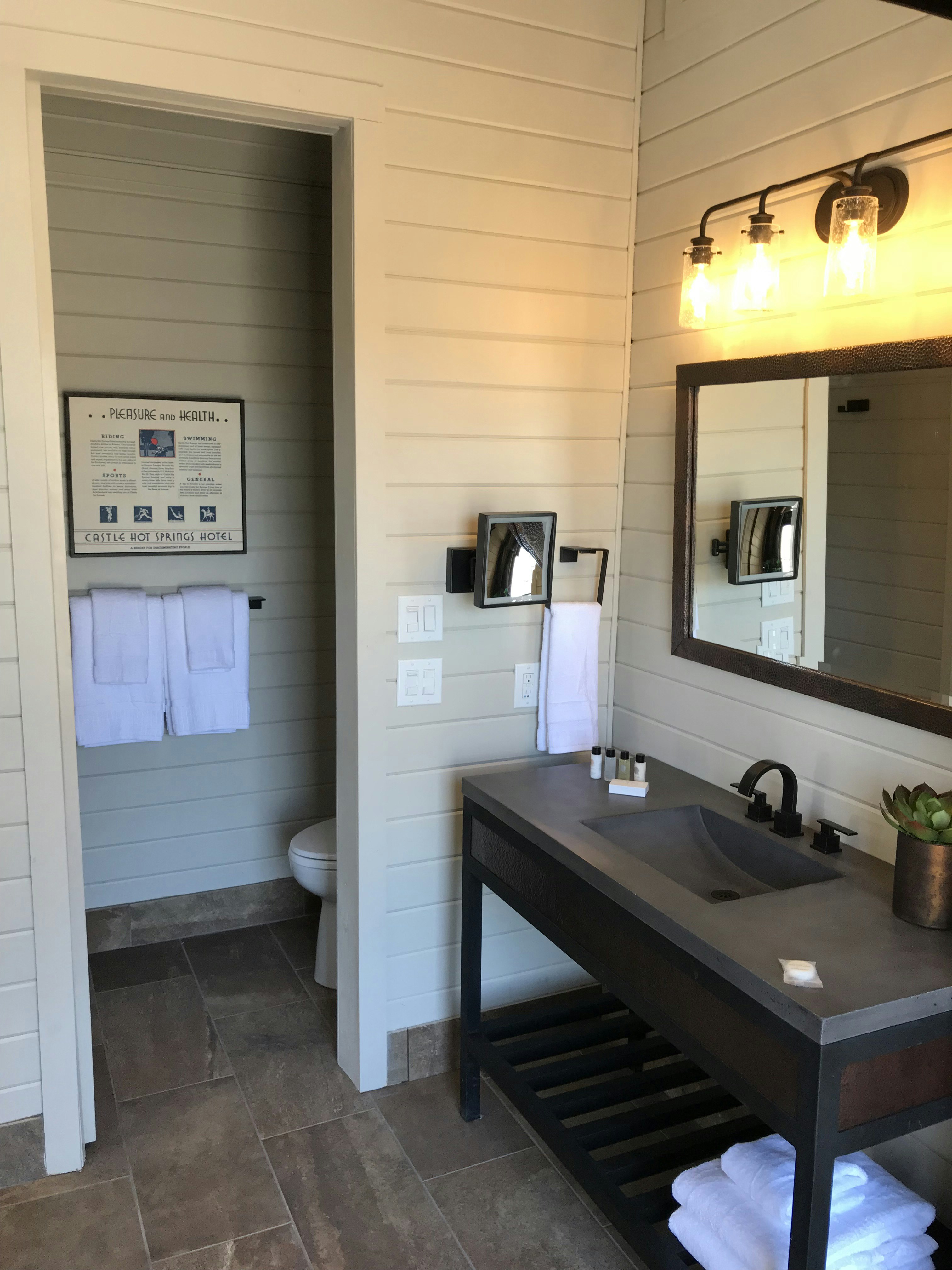 Sky View Cabin - Bathroom