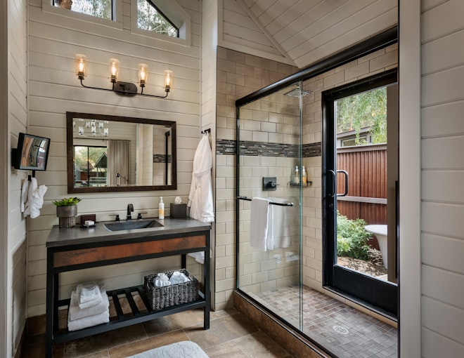 Sky View Cabin - Bathroom