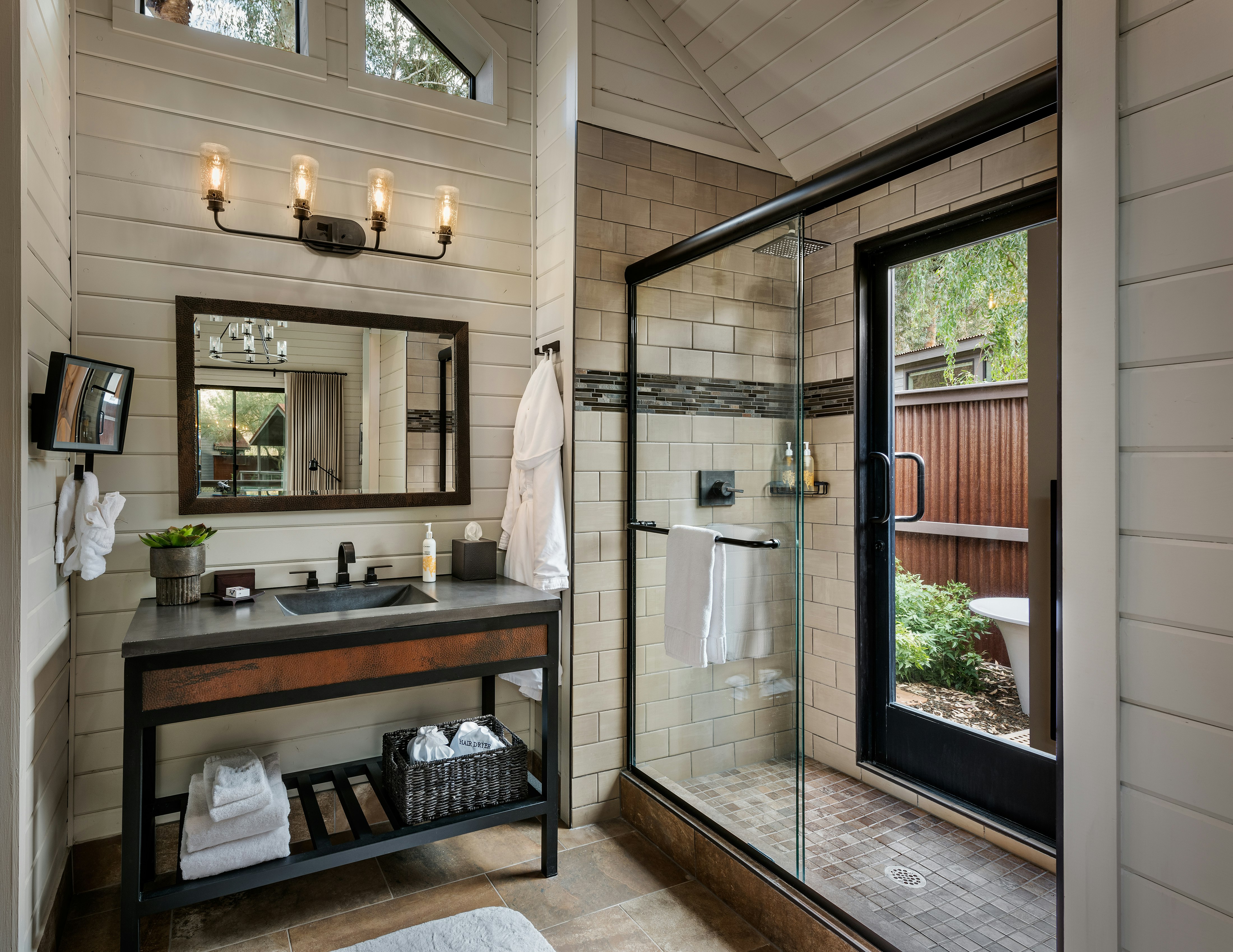 Sky View Cabin - Bathroom