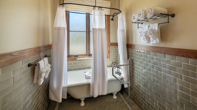 Top of the Lodge - Bathroom