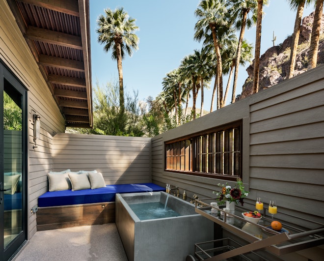 Spring Bungalow - Outdoor Bathtub