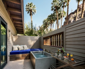 Spring Bungalow - Outdoor Bathtub
