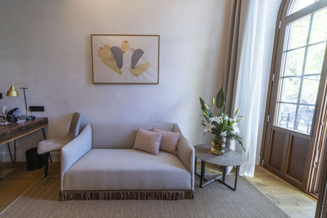 Grand Deluxe - Living Area