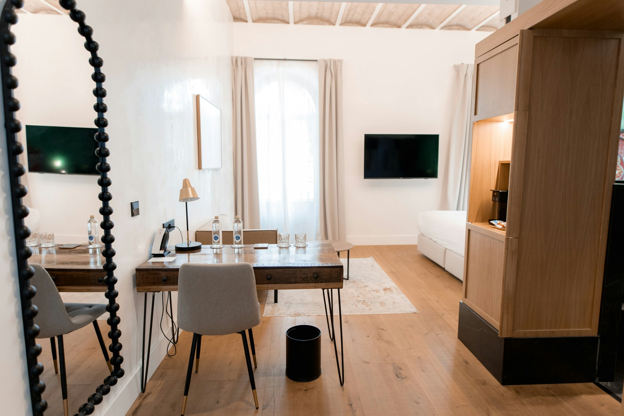 Grand Deluxe - Living Area