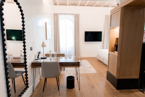 Grand Deluxe - Living Area