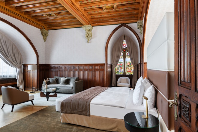 Knight's Suite