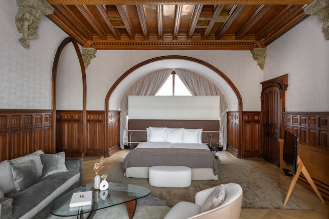 Knight's Suite