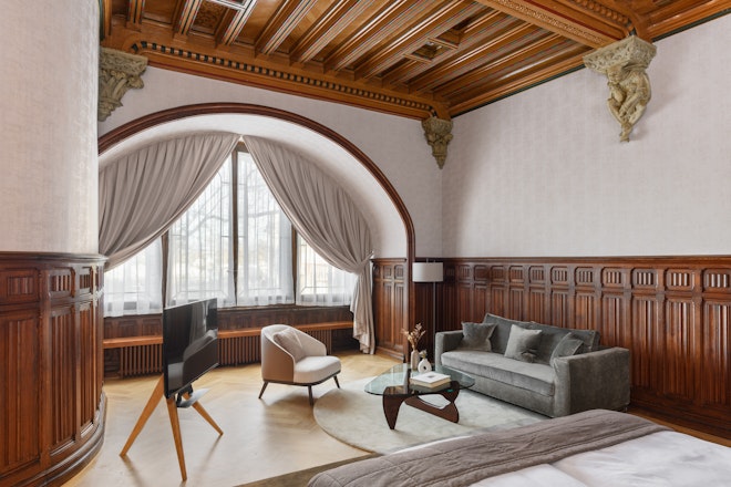 Knight's Suite